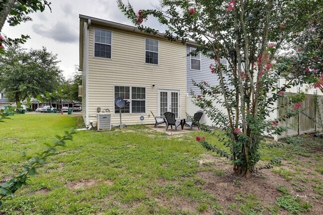 Building Photo - 365 Crooked Pine Trail