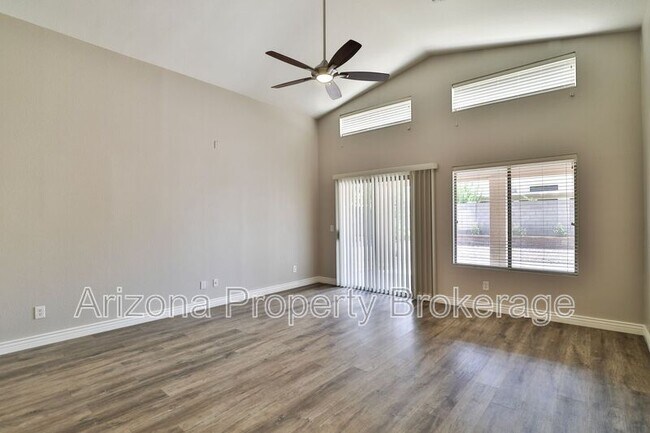 Building Photo - 451 E Appaloosa Rd