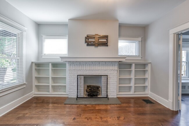 Building Photo - HOUSE FOR RENT