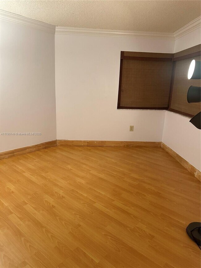 Building Photo - 15489 N Miami Lakeway
