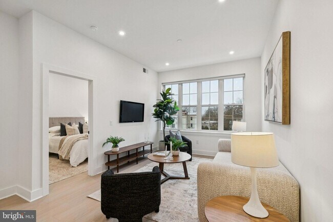 Building Photo - 30 W Allens Ln