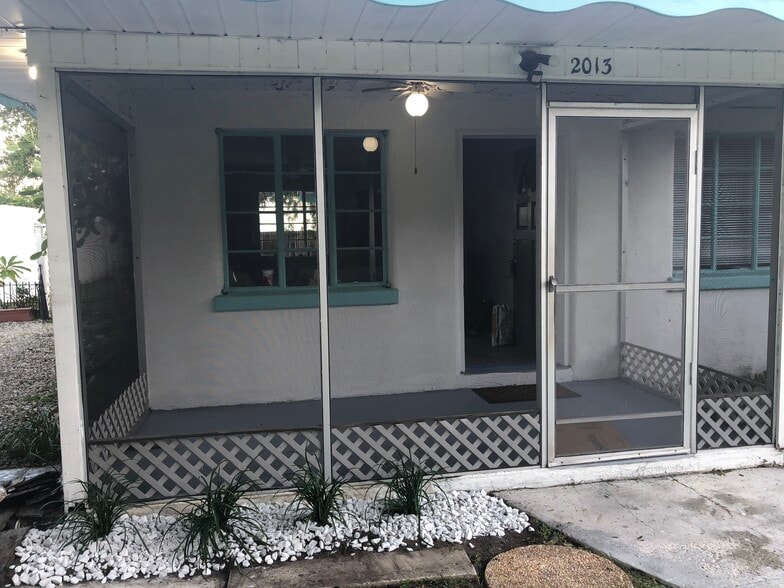 Building Photo - 2015 Palm Ter