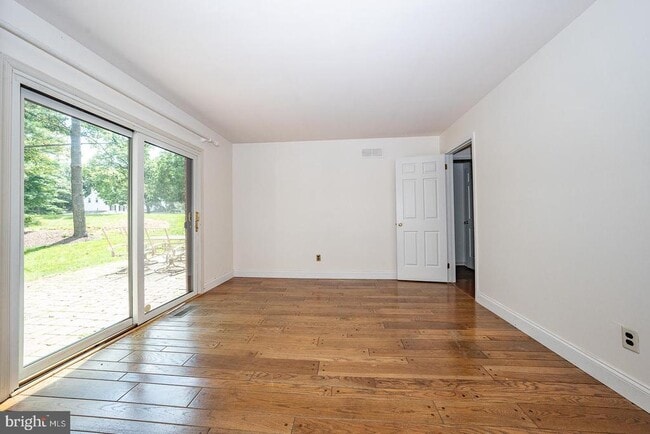 Building Photo - 301 Hanover Ct