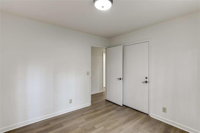 Building Photo - 1373 W Prospect Dr NE