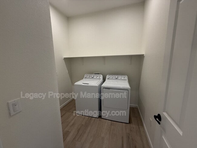 Building Photo - 8283 Humble Ct