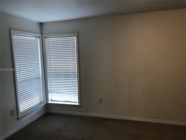 Building Photo - 685 Grenadine Ct