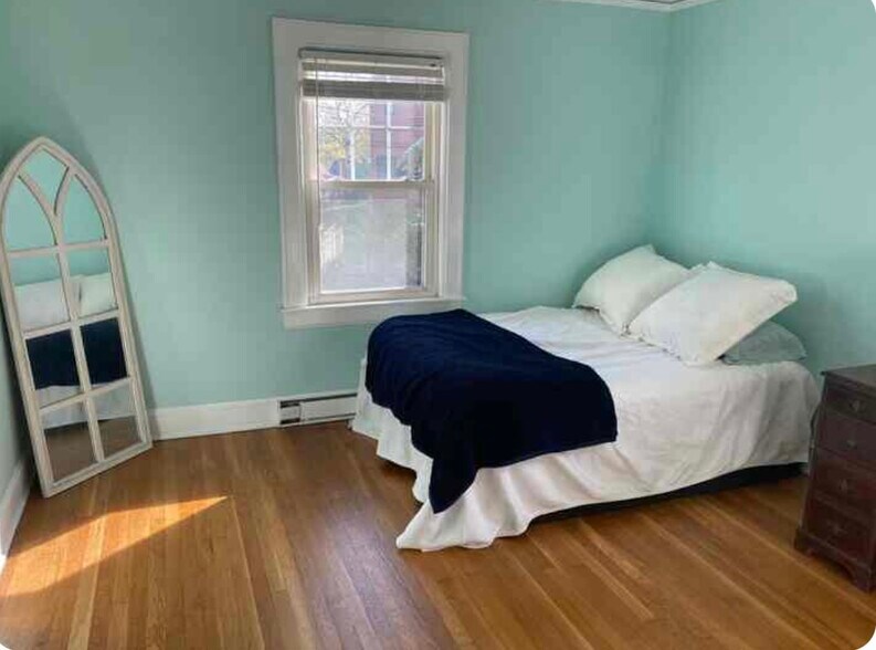 Building Photo - 124 Sheridan Cir