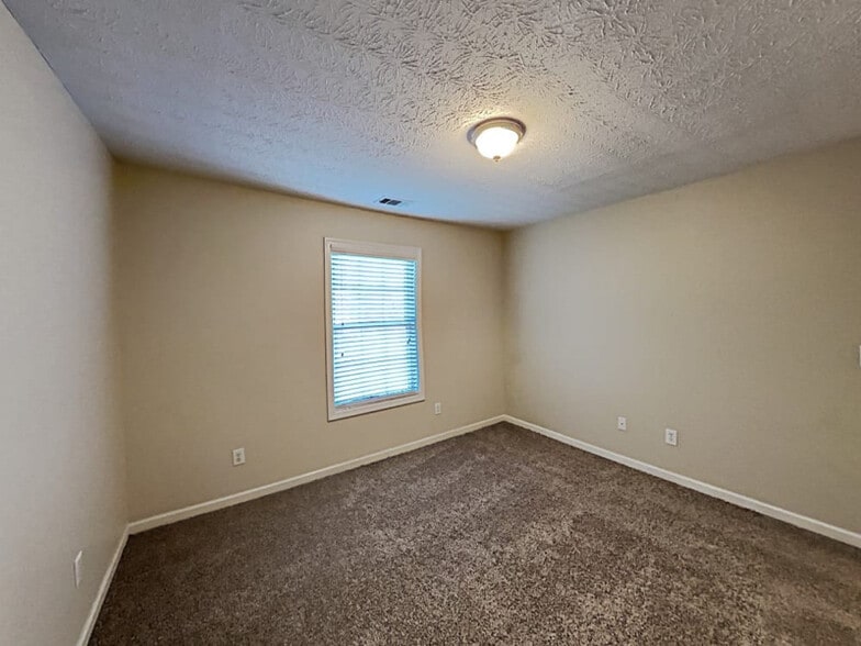 Building Photo - 1217 Everwood Dr SW