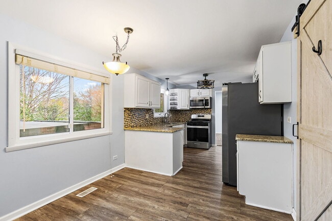 Building Photo - 1126 Tiverton Ct