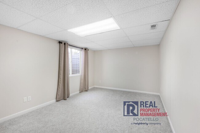 Building Photo - 4 bedroom 3 bathroom - 2 car garage -This is a must see home!