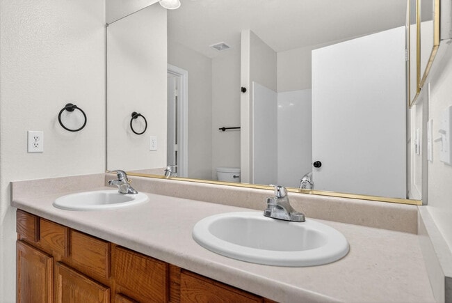 Building Photo - 41628 W Hillman Dr
