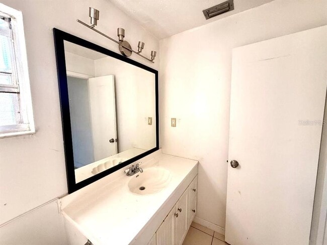 Building Photo - 4303 Anderson Rd