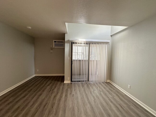 Interior Photo - 322 W Park Street