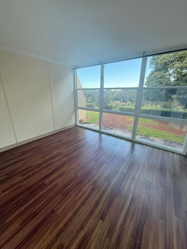 Building Photo - 3 bedroom 2 bath condo in Ridgecrest in  Waikalani comes with 2 parking
