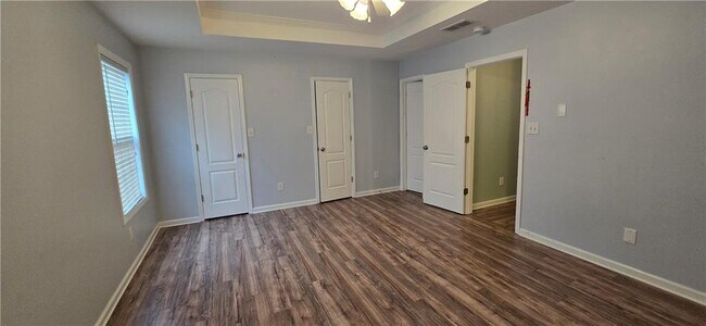 Building Photo - 232 Valley Xing