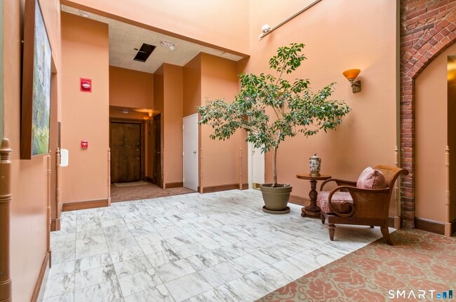 Building Photo - 1 Linden Pl