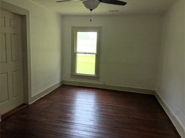Building Photo - 210 Tatertown Rd