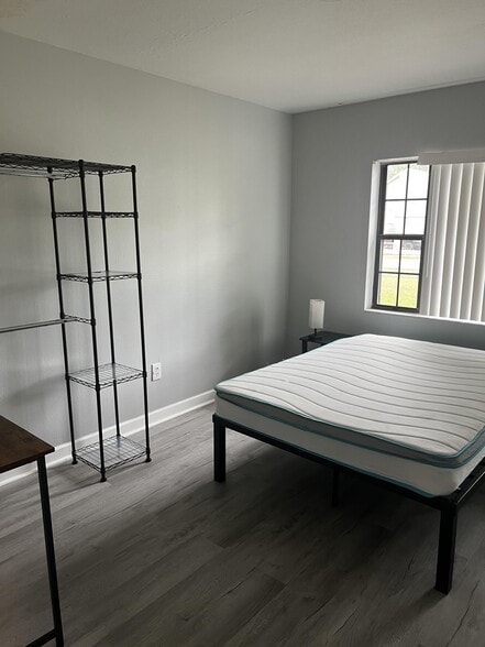 Building Photo - 1818 Blossom Ter