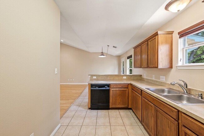 Building Photo - 5208 Sioux Ln