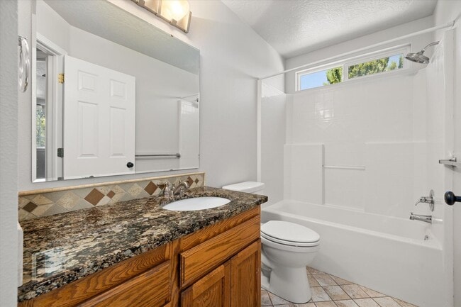 Building Photo - Beautifully Updated 4-Bedroom Home with 3-...