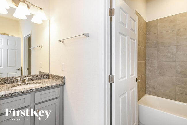 Building Photo - 1271 Ponca Rd