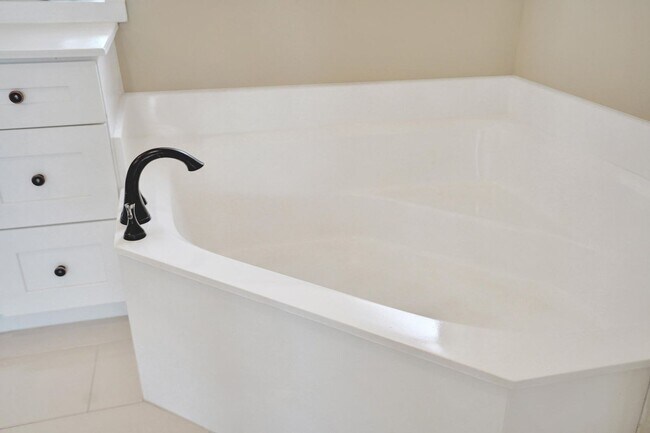 Building Photo - 16658 La Mesa Dr