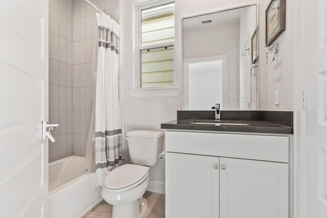 Building Photo - Great Opportunity! Modern three-story home located in the heart of EaDo, offering a well-designed...