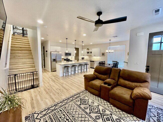 Building Photo - Beautiful Four-Bedroom Luxury Sage Villas Townhome in Ivins