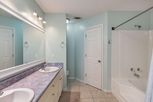 Building Photo - 2702 Beacon Ct