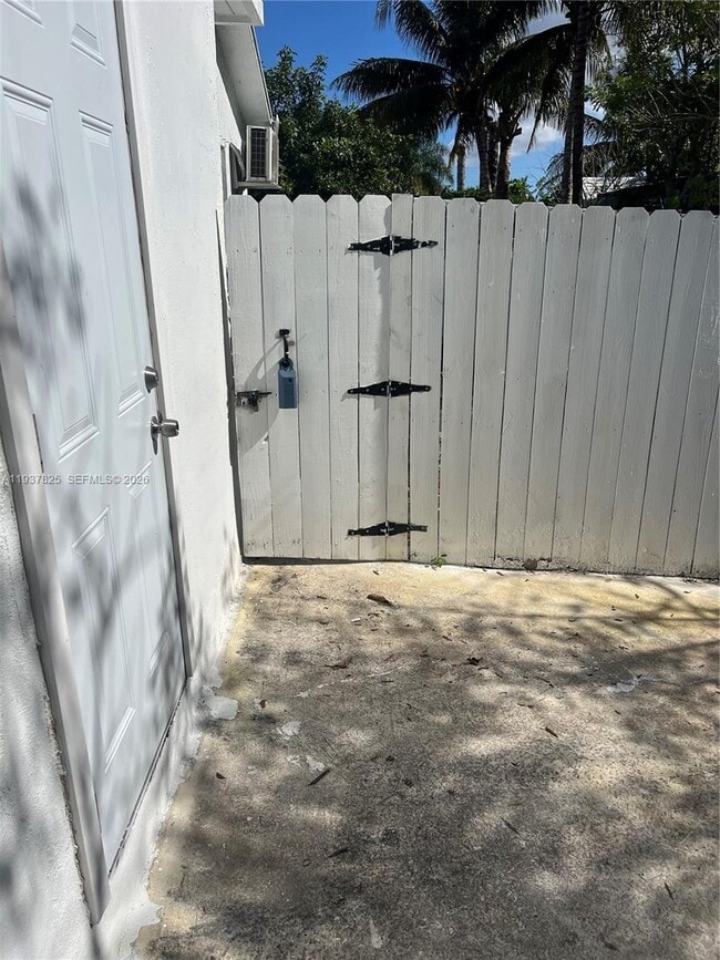 Building Photo - 655 NW 2nd St