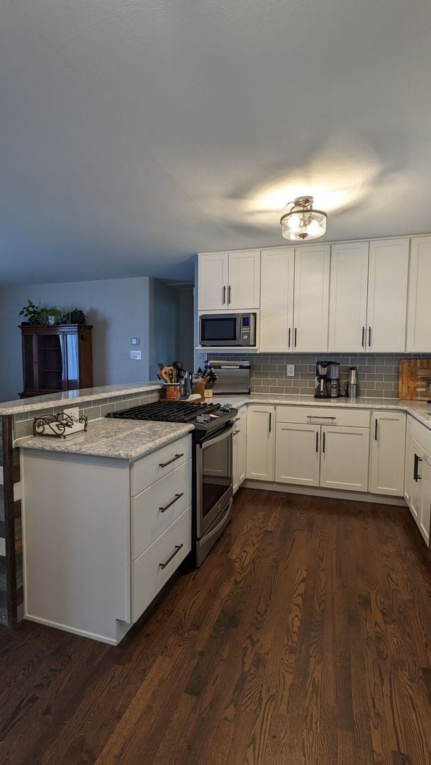 Building Photo - BEAUTIFUL MODERN 3 BED/2 BATH RANCHER IN E...