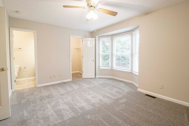 Building Photo - 2825 US-41