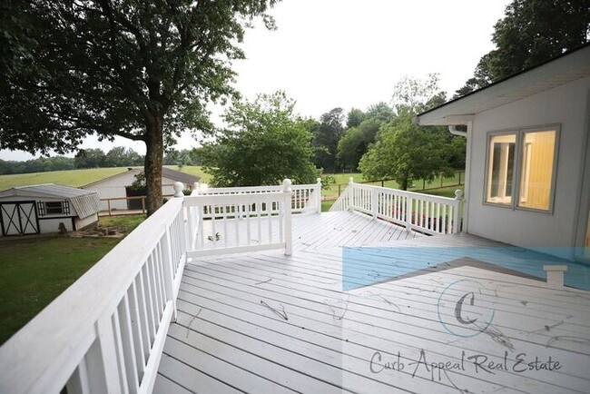 Building Photo - Westside Schools - 3 bed/ 2 bath 2,300 sq.ft.., den/family room, deck in the country on a paved r...