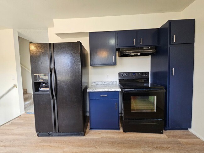 Building Photo - Lovely Aurora Tri-Level 4 Beds w/ New Paint, Carpet, Blinds, Huge Fenced Yard