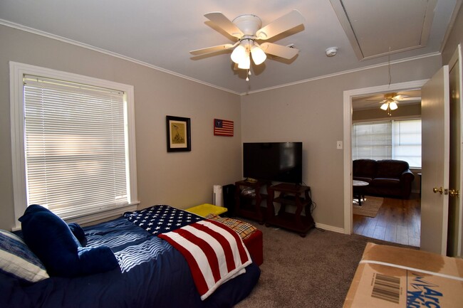 Building Photo - 209/211 W Virginia Ave. Duplex