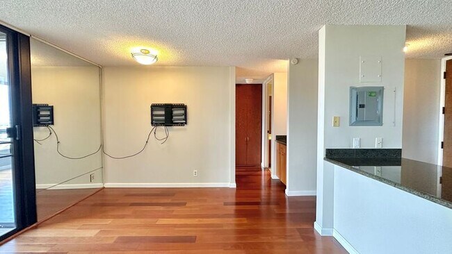 Building Photo - 55 S Judd St