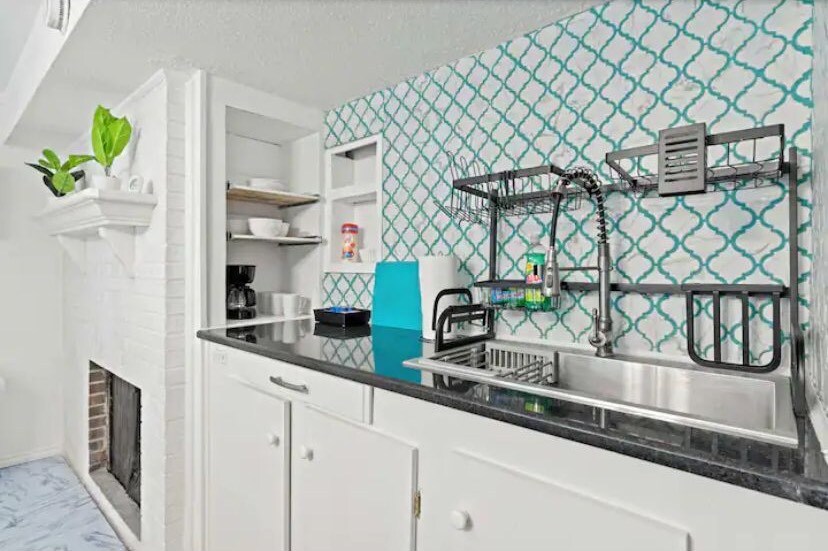 Building Photo - Room in Duplex on Dixon Dr