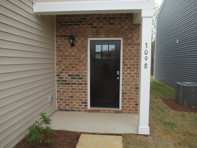 Building Photo - For Rent in Lincolnton — Spacious and modern 4-bedroom, 2.5 bath two story home designed for open...
