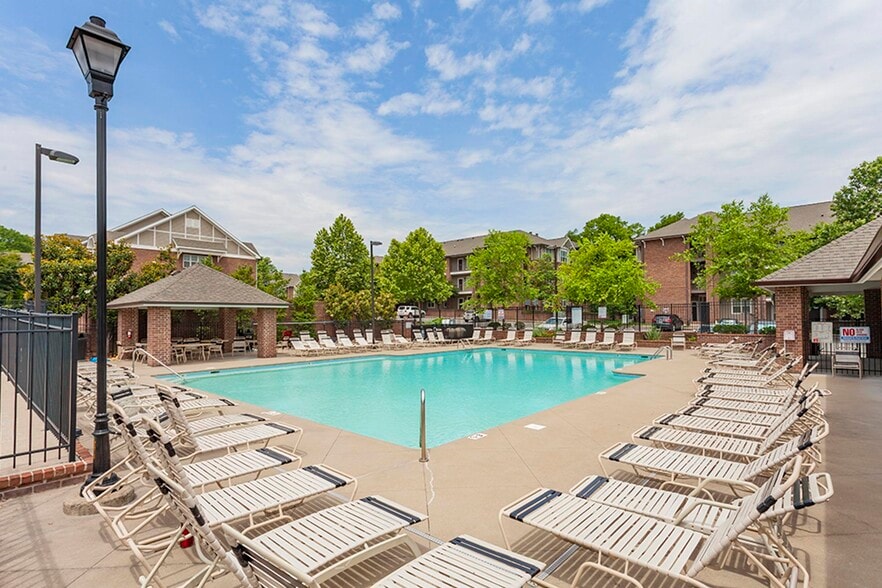 Building Photo - 2310 Elliott Ave