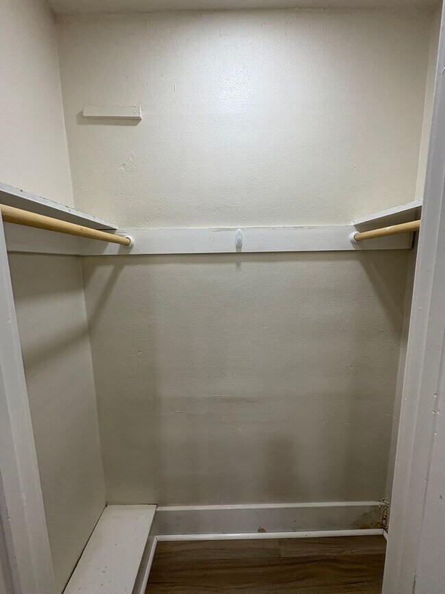 Building Photo - Beautiful 2 Story home Available coming soon!, pet friendly!