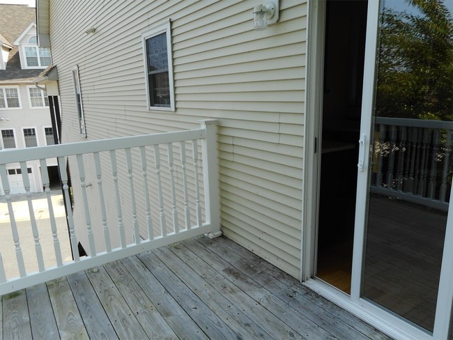 Building Photo - 204 Seneca Way