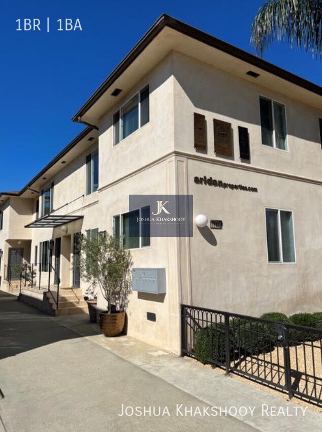 Building Photo - 1117 Cochran Ave
