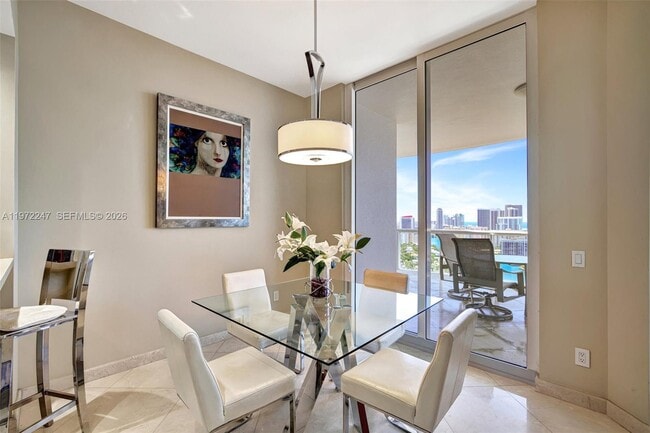 Building Photo - 21200 Point Pl