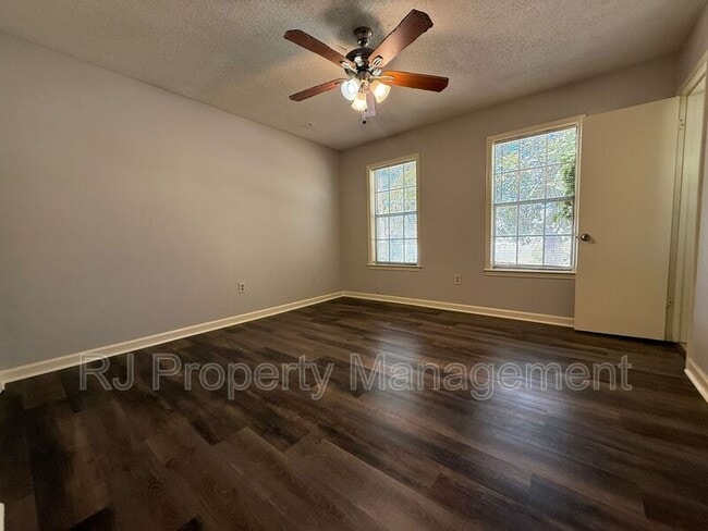 Building Photo - 4921 Wooddale Ave