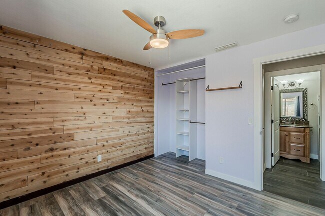 Building Photo - 4 bed, 2 bath home in Peoria