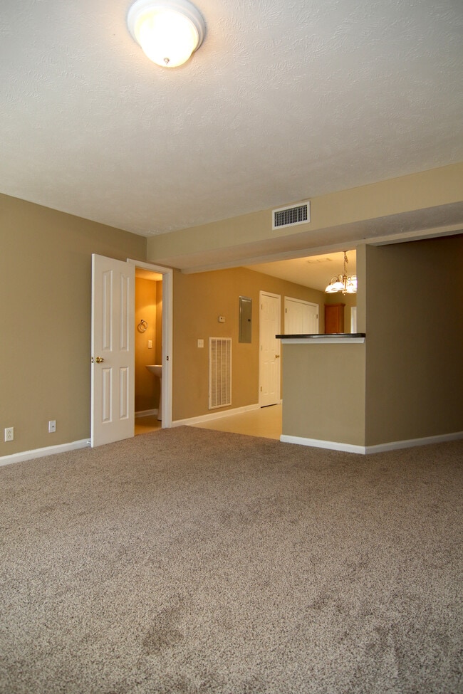 Building Photo - 323 Shoshone Pl