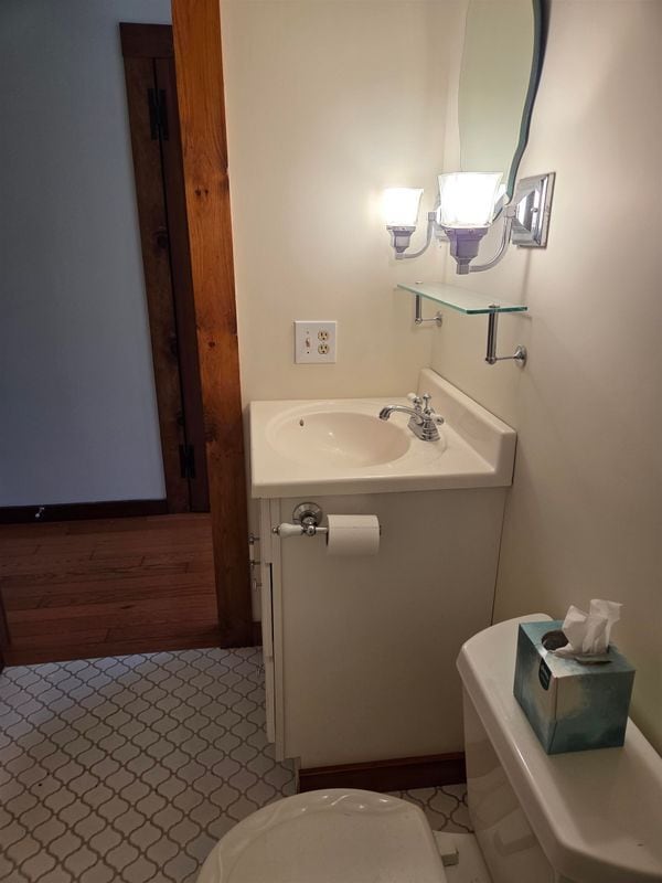 Building Photo - 43 Casalis