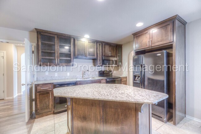 Building Photo - For Lease | Bixby | $2999 Rent | Available...
