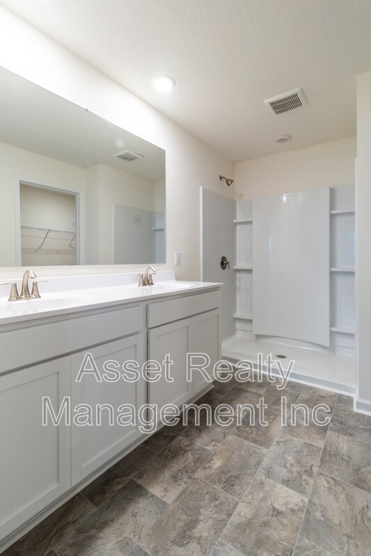 Building Photo - 2076 Southwood Cir