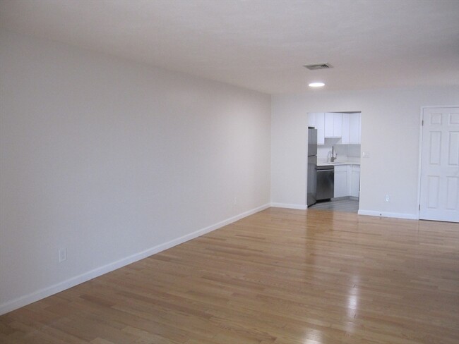 Building Photo - 677 Quincy Shore Dr